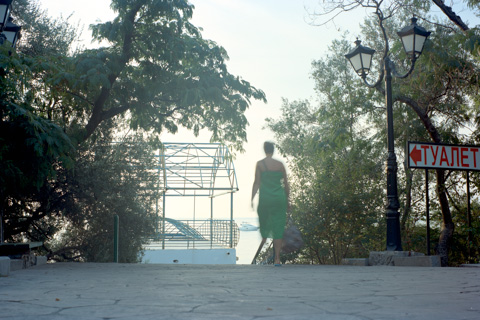 "plane - train - woman - sanatorium - cemetery" (Russland - Ukraine, 2013)